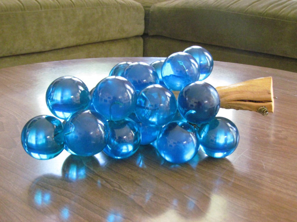 Ta -Daaaaaaa!!!!!!My very own bodacious bunch of blue lucite grapes. 